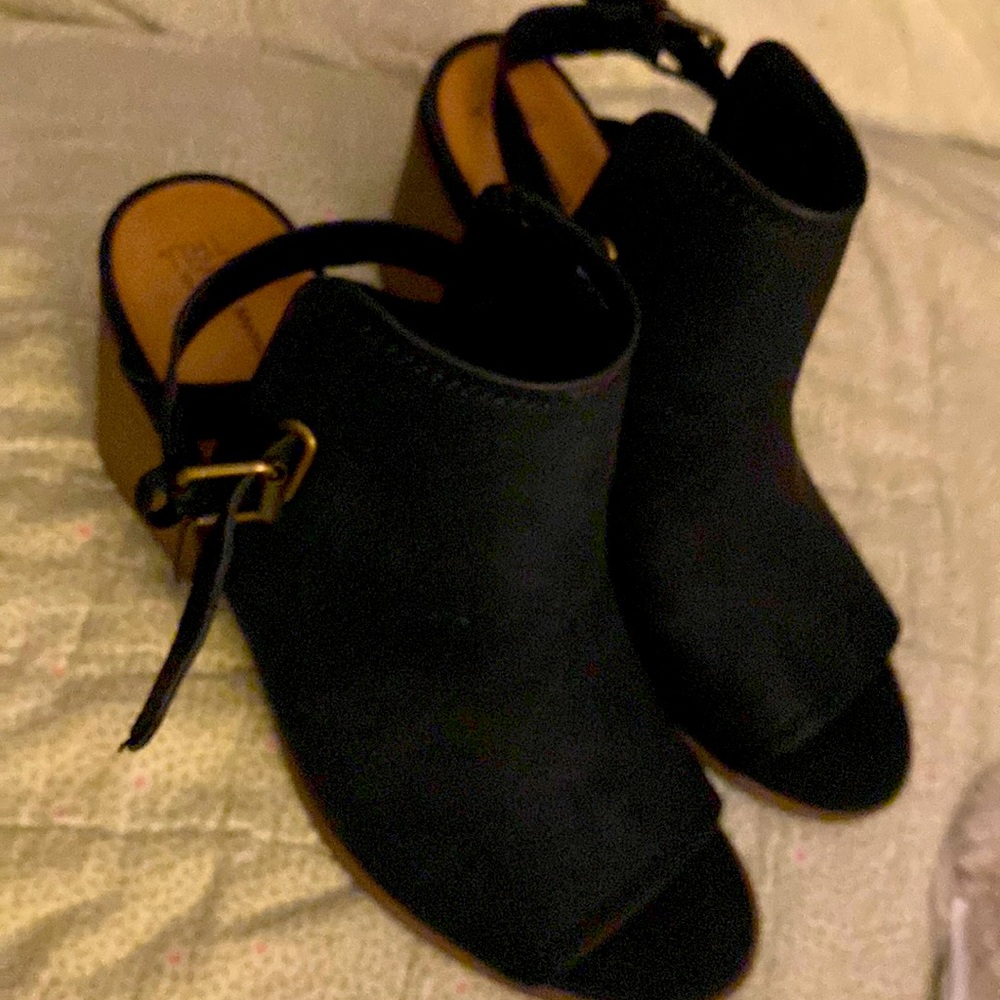Women’s Black Soft Memory Foam Heels!